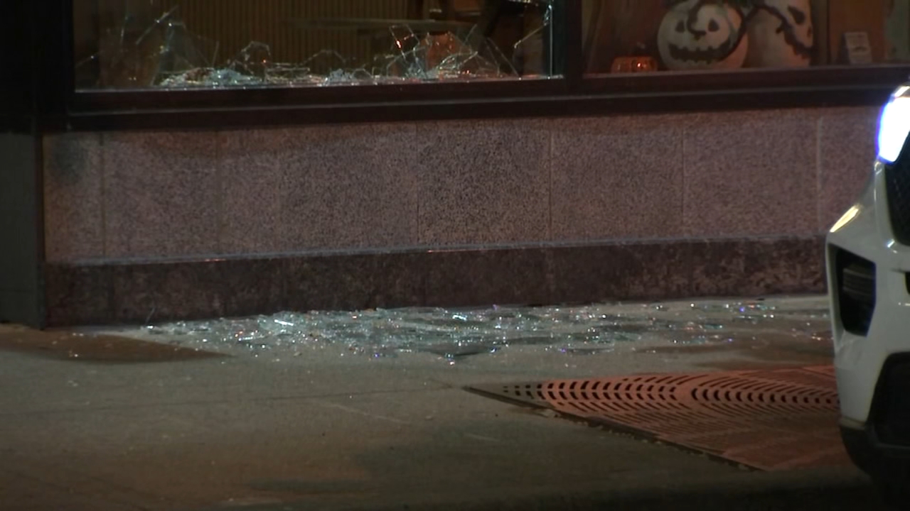 Thieves try to break into cafe on same Lincoln Park street where businesses were targeted days ago
— ABC7 Chicago (WLS-TV)