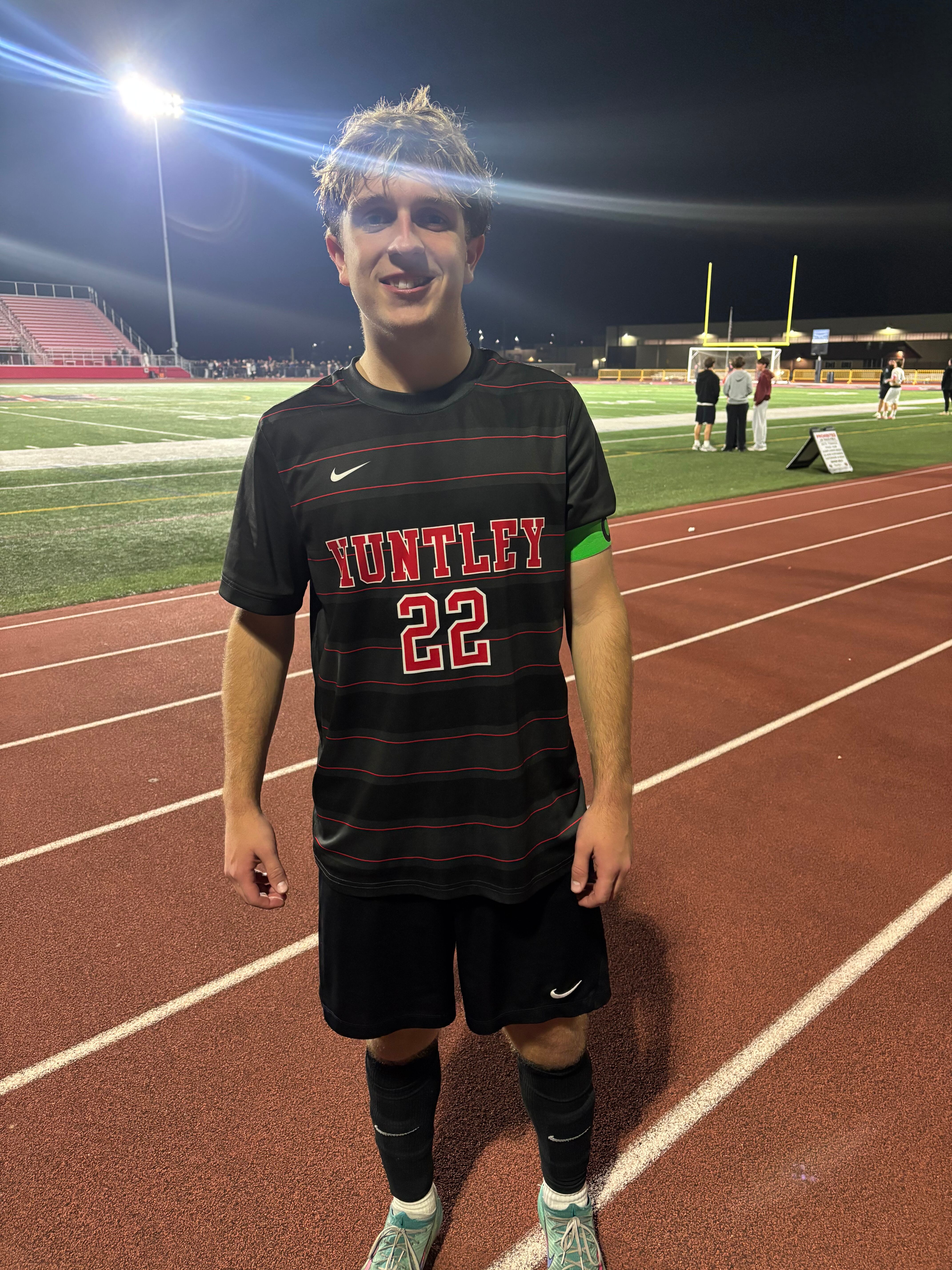 Huntley boys soccer advances to sectional finals with shutout win, St. Charles East falls in penalty kicks — Glen Ellyn Sports news
