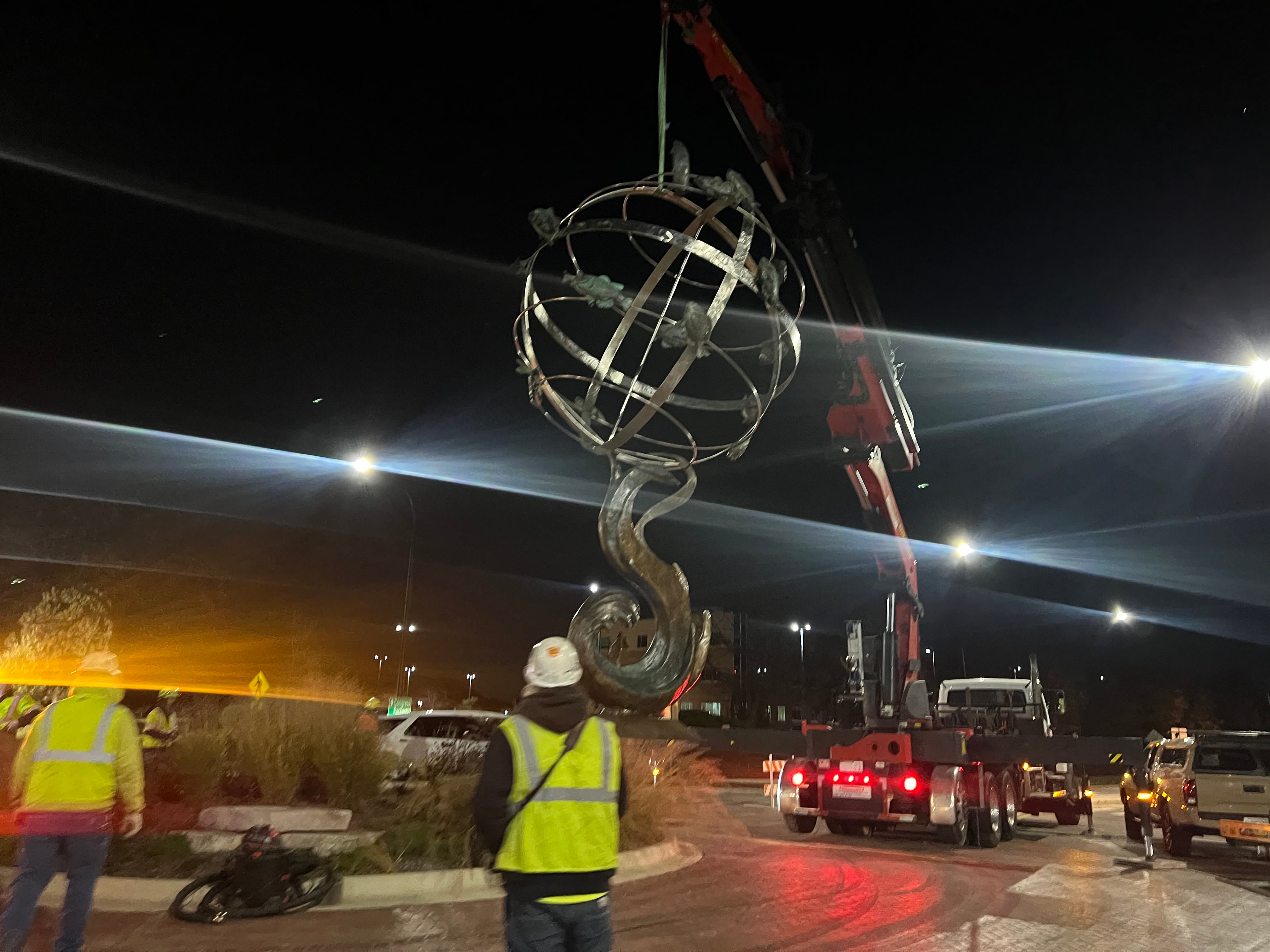 Crystal Lake’s new roundabout sculpture, by local artist, installed overnight — Glen Ellyn Arts news